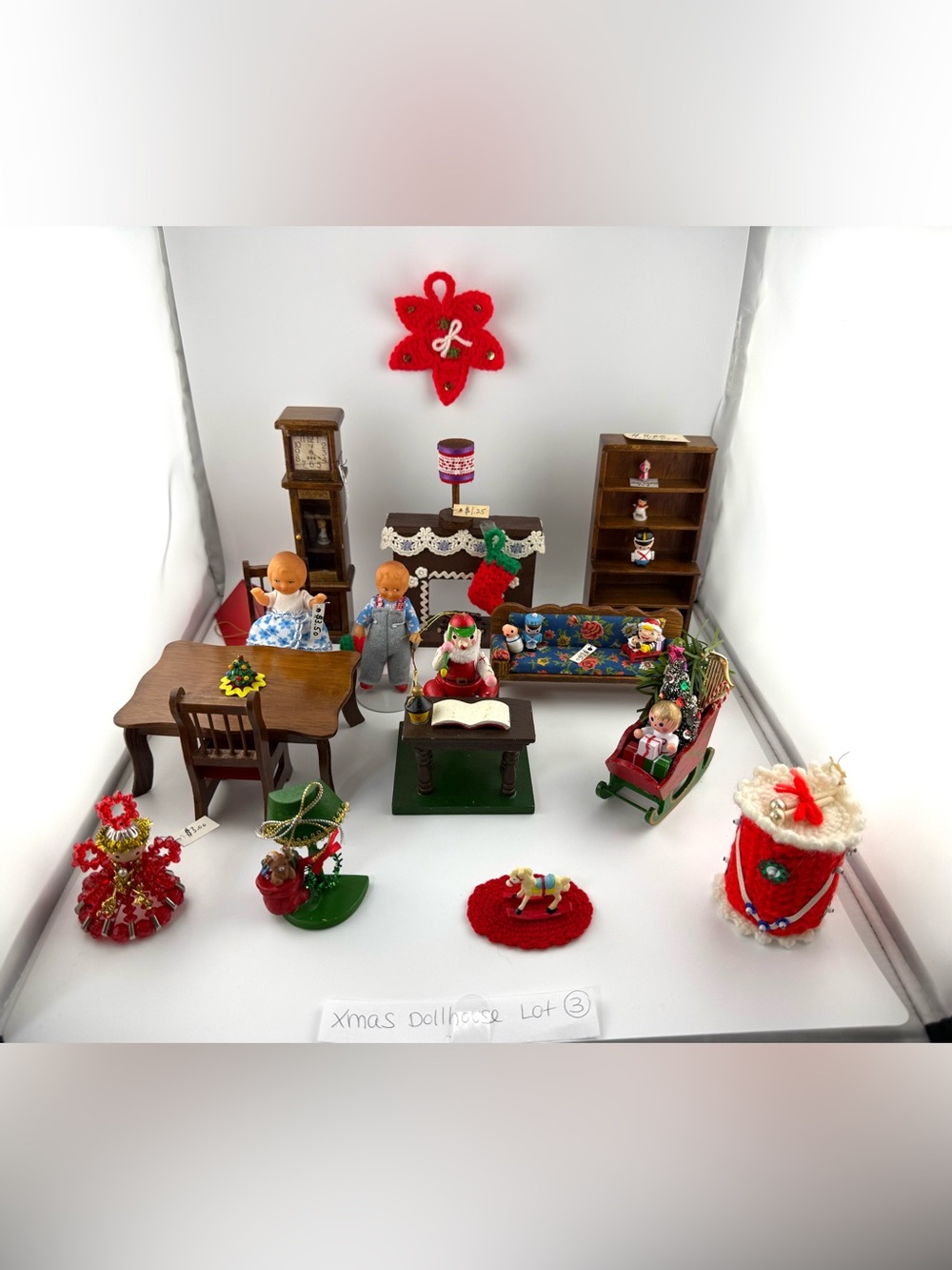 Vintage-style miniature dollhouse furniture and Christmas decorations Scale 1:12